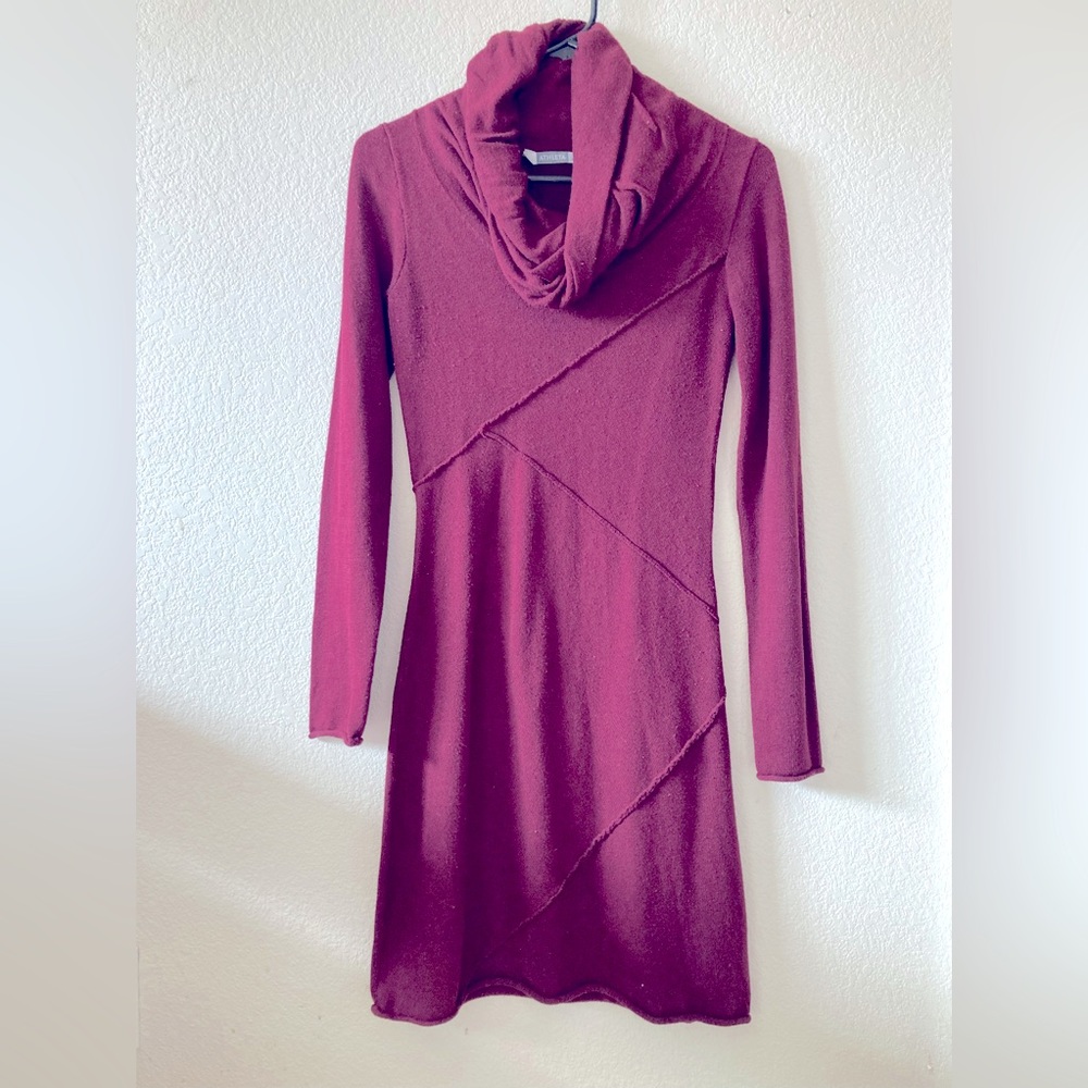 👑🐝 Deep red wine burgundy sweater dress with unique design by Athleta in XXS.